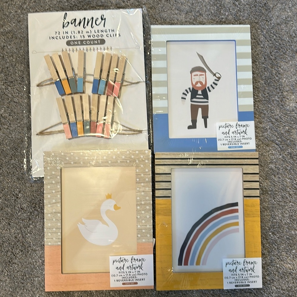 NWT clothespin banner and 3 picture frames